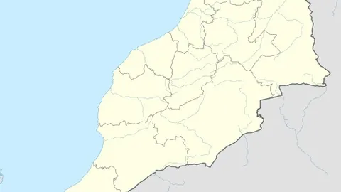 “2025年上海学生篮球赛女神风采，青春汗水闪耀舞台”