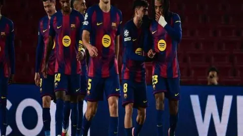 綠軍球場波津滿意微笑，盡情享受其中自信溢於言表。